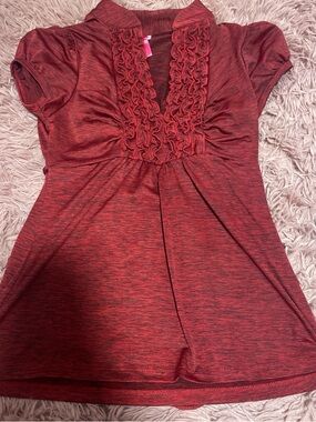 Ruffled V-Neck Short Sleeve Top - Red Heather